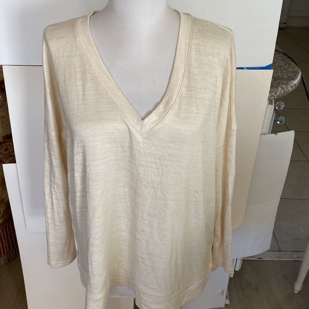 Cream Knit V Neck Banded Bottom 48Polyester 48  Viscose 4Elastane Brand New